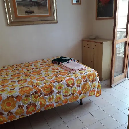 Apartment Mirage, Prima Linea